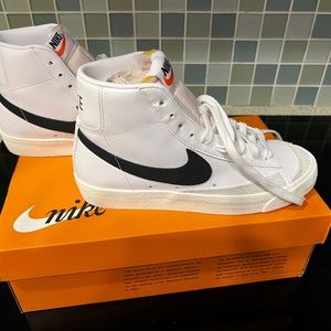Nike Blazer Mid 77 Women’s size 7